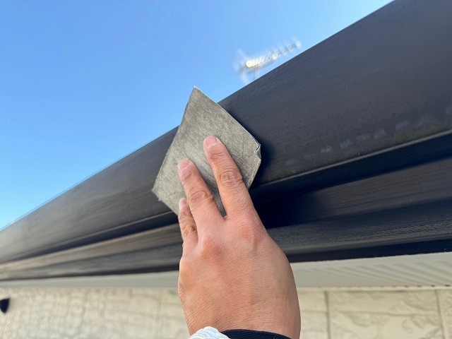 軒天塗装前のケレン